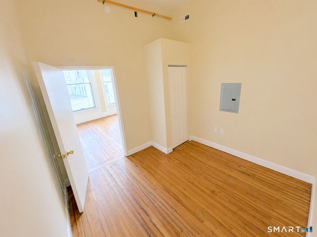 105 Bank Street 2E, Waterbury, CT 06702