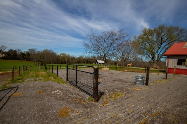 501 Burnt Hill Rd, Unionville, TN 37180