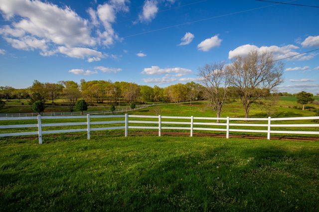 501 Burnt Hill Rd, Unionville, TN 37180