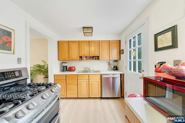 17 Brookdale Road, Bloomfield, NJ 07003