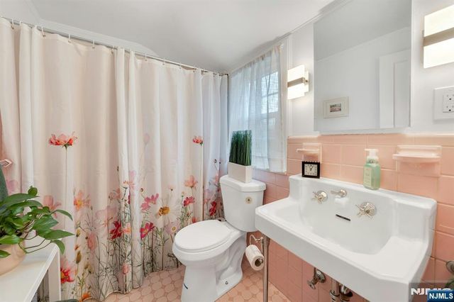 17 Brookdale Road, Bloomfield, NJ 07003