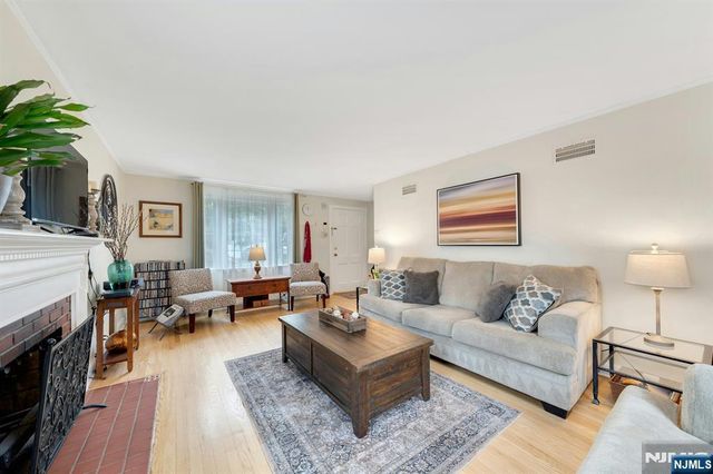 17 Brookdale Road, Bloomfield, NJ 07003