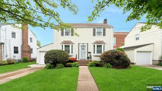 17 Brookdale Road, Bloomfield, NJ 07003