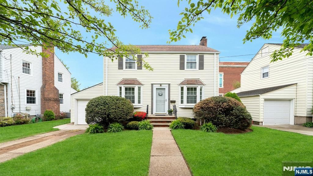17 Brookdale Road, Bloomfield, NJ 07003