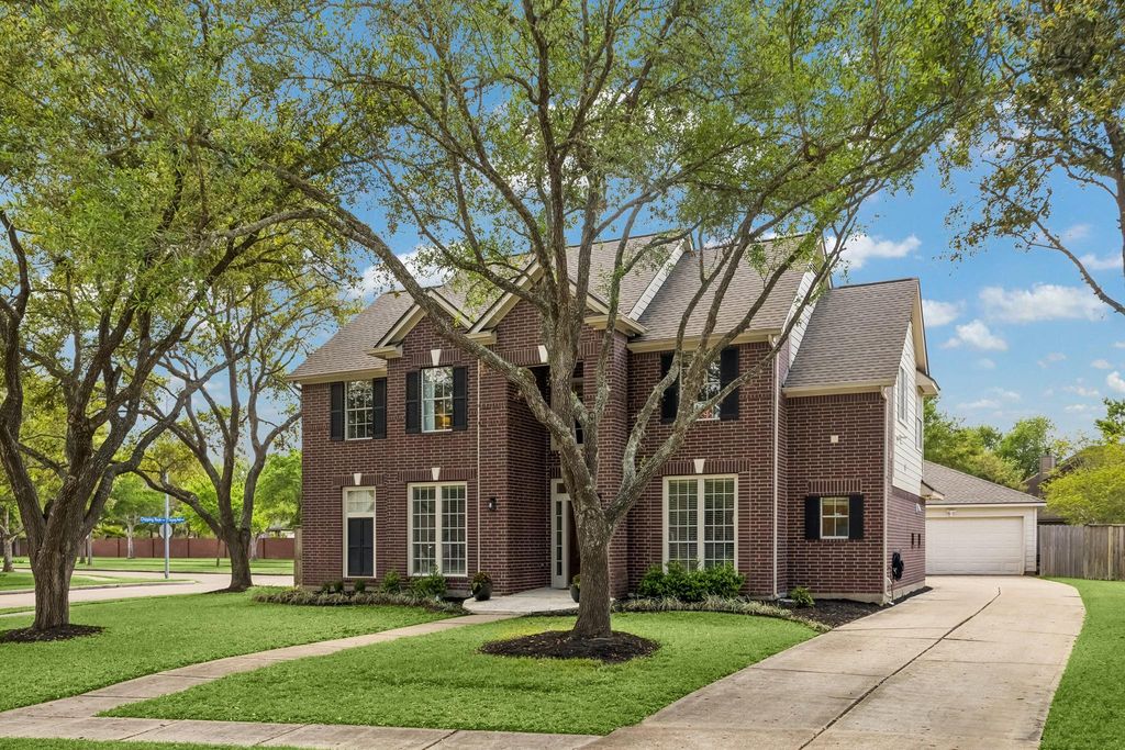 8703 Chipping Rock Drive, Sugar Land, TX 77479