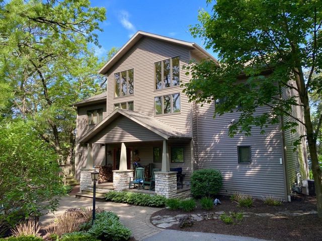 W4996 Robinson Drive, Elkhorn, WI 53121