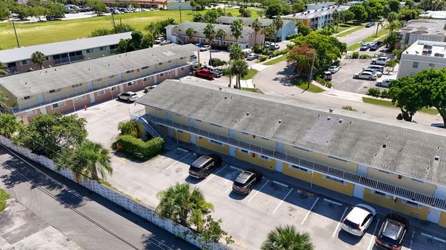 1501 Crescent Circle E40, Lake Park, FL 33403