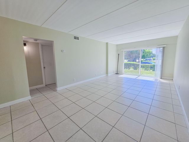 1501 Crescent Circle E40, Lake Park, FL 33403