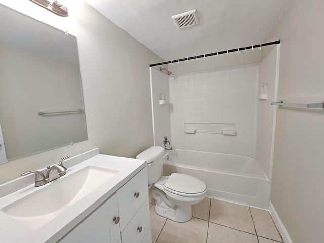 1501 Crescent Circle E40, Lake Park, FL 33403