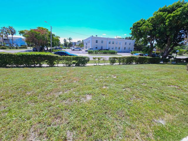 1501 Crescent Circle E40, Lake Park, FL 33403