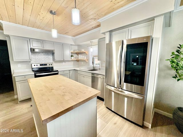 2175 W SOUTHERN Avenue 203, Apache Junction, AZ 85120