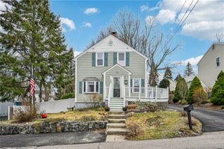 26 Barton Avenue, Warwick, RI 02889