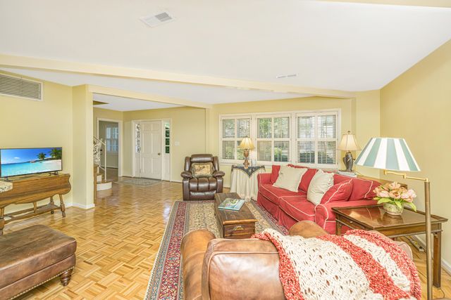 673 Highwood Circle, Charleston, SC 29412