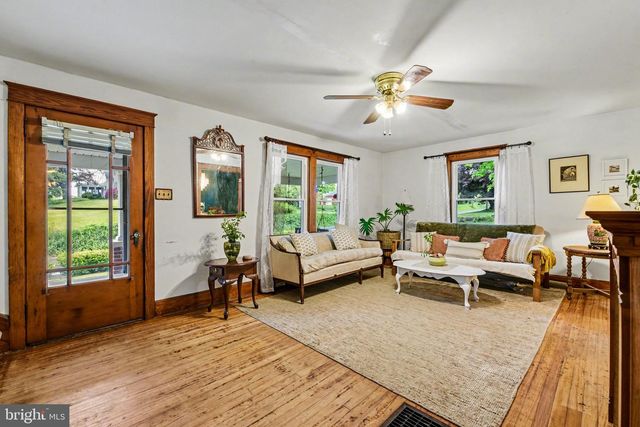 186 W YORK ST, Biglerville, PA 17307