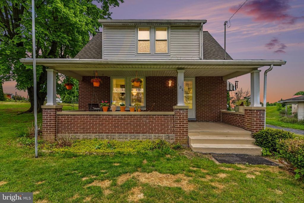 186 W YORK ST, Biglerville, PA 17307