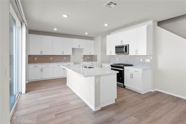 19409 Brush Creek Way, Lake Elsinore, CA 92532