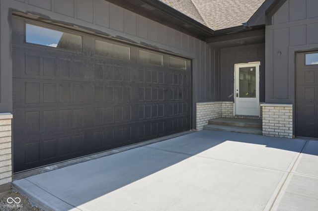 2786 S Kings Way, New Palestine, IN 46163