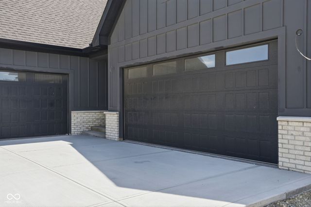 2786 S Kings Way, New Palestine, IN 46163
