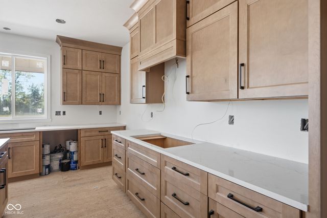 2786 S Kings Way, New Palestine, IN 46163