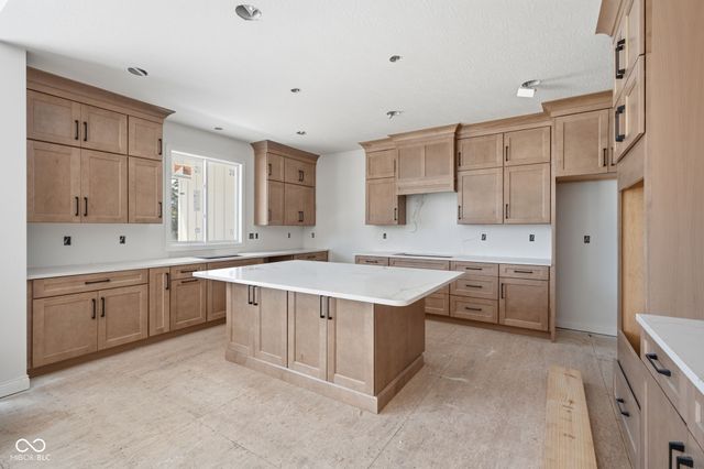 2786 S Kings Way, New Palestine, IN 46163
