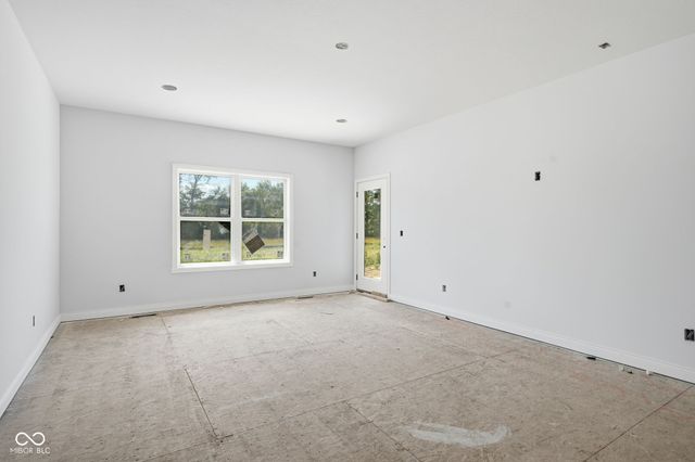 2786 S Kings Way, New Palestine, IN 46163