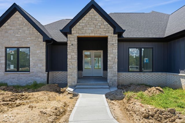 2786 S Kings Way, New Palestine, IN 46163
