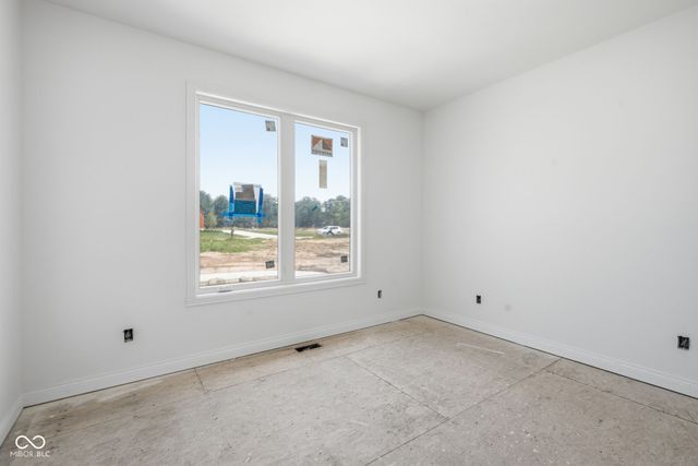 2786 S Kings Way, New Palestine, IN 46163