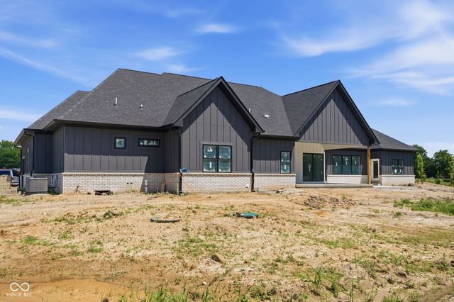 2786 S Kings Way, New Palestine, IN 46163