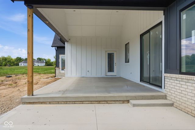 2786 S Kings Way, New Palestine, IN 46163