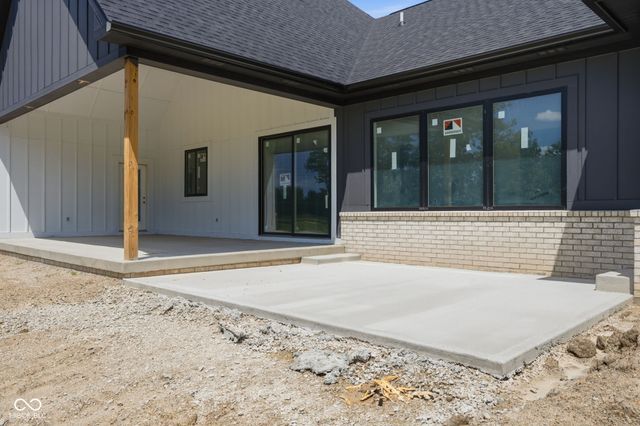 2786 S Kings Way, New Palestine, IN 46163