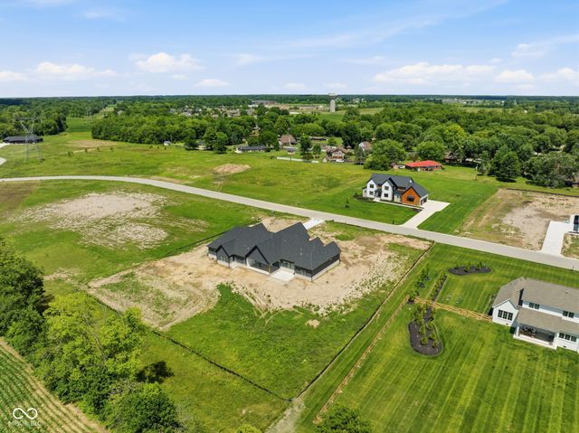2786 S Kings Way, New Palestine, IN 46163