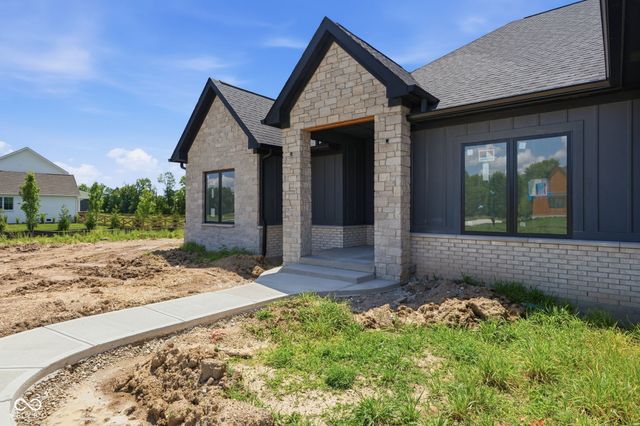 2786 S Kings Way, New Palestine, IN 46163
