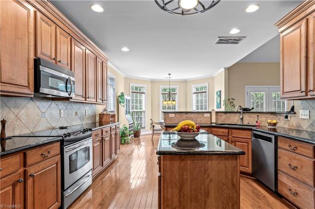 2549 Innisfail Lane, Clemmons, NC 27012