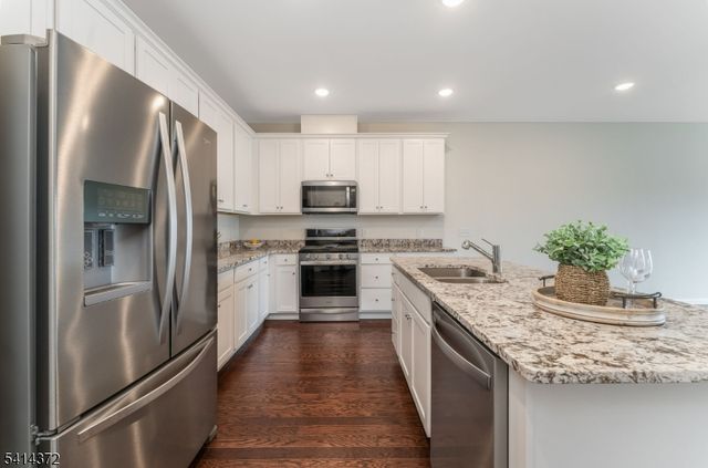 39 Redmon Road, Raritan Twp., NJ 08822