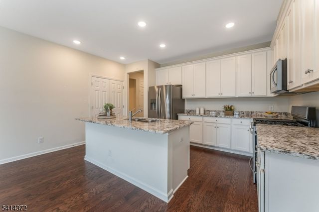 39 Redmon Road, Raritan Twp., NJ 08822