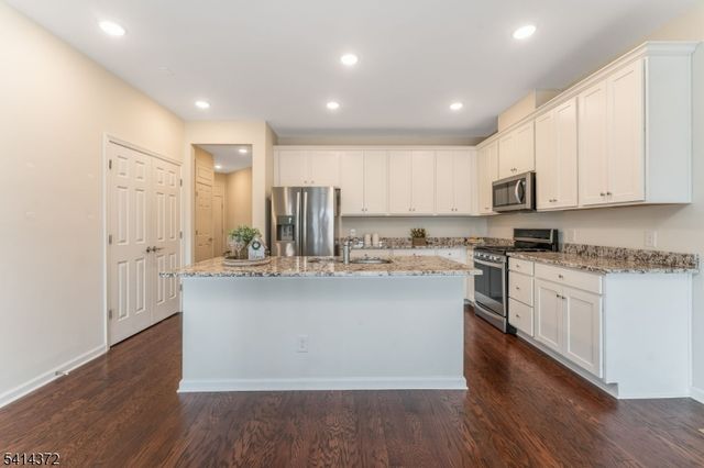 39 Redmon Road, Raritan Twp., NJ 08822