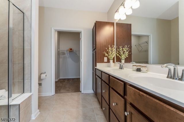 39 Redmon Road, Raritan Twp., NJ 08822