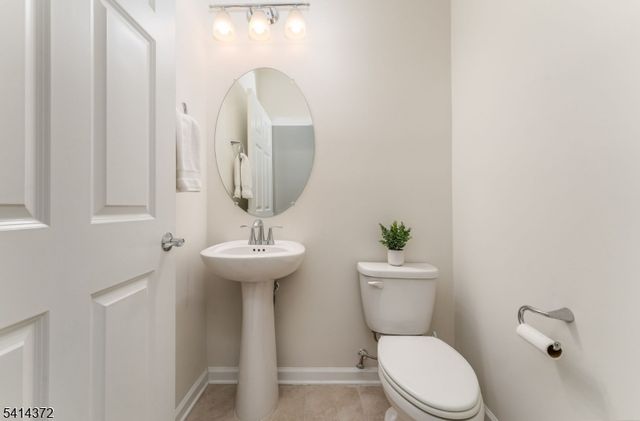 39 Redmon Road, Raritan Twp., NJ 08822