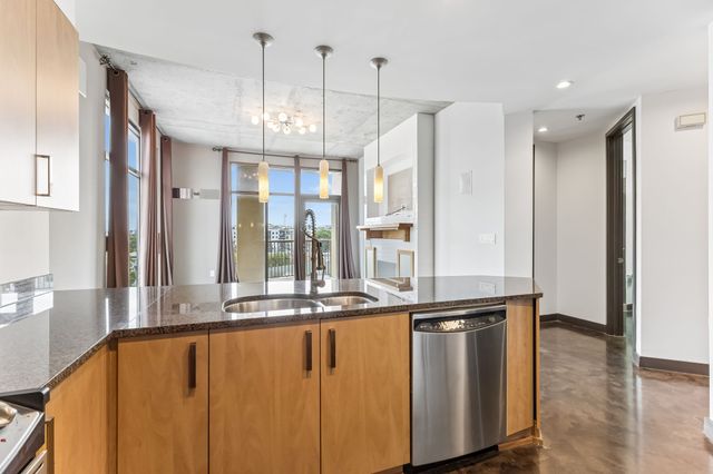 1510 Demonbreun St Apt 702, Nashville, TN 37203