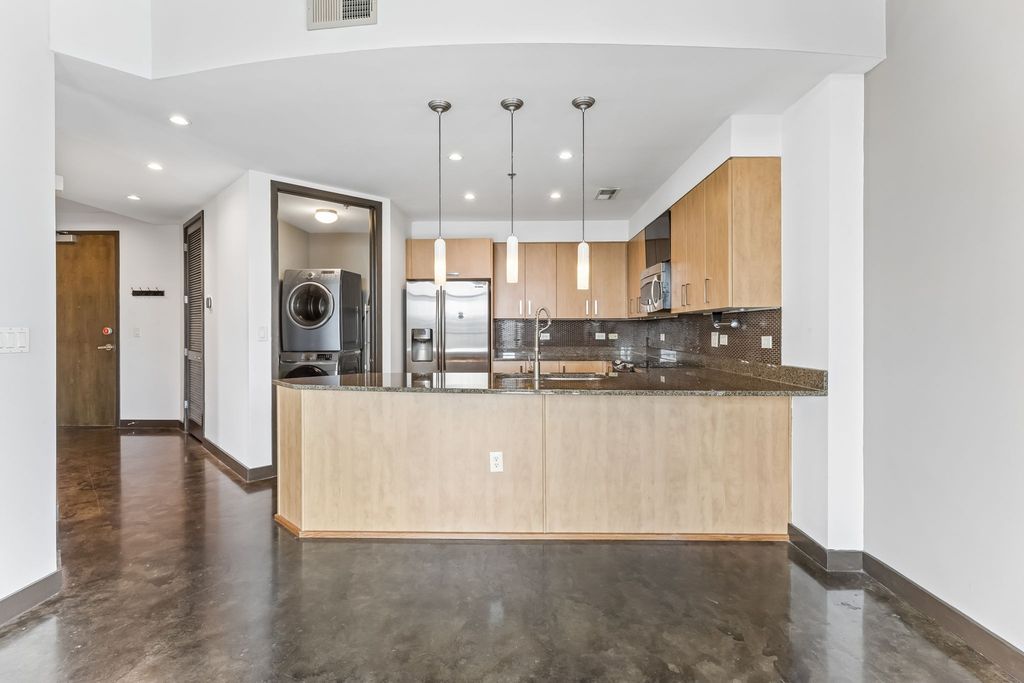 1510 Demonbreun St Apt 702, Nashville, TN 37203