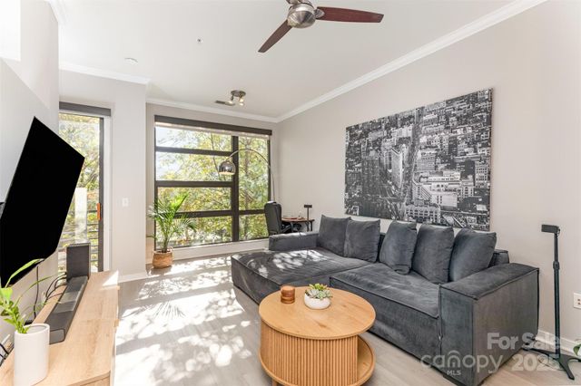 525 E 6th Street 212, Charlotte, NC 28202