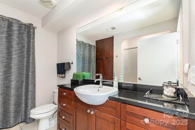 525 E 6th Street 212, Charlotte, NC 28202