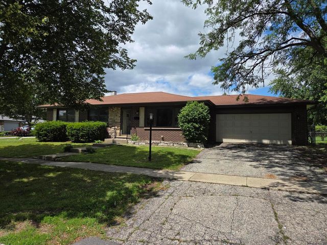 668 Lee Drive, Crystal Lake, IL 60014