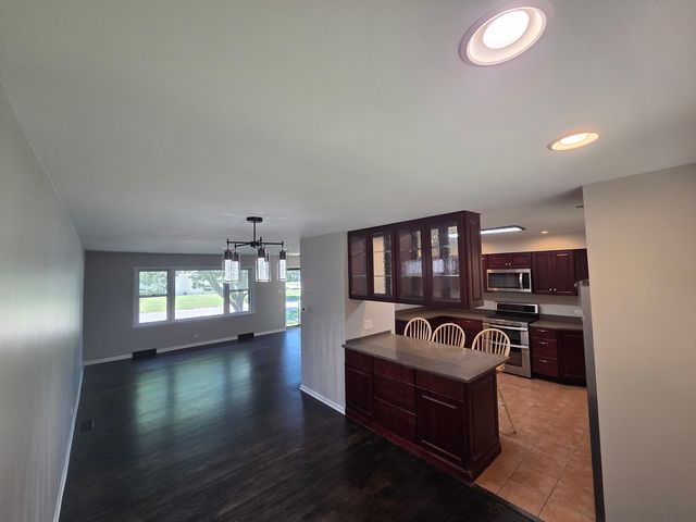 668 Lee Drive, Crystal Lake, IL 60014