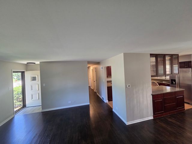 668 Lee Drive, Crystal Lake, IL 60014