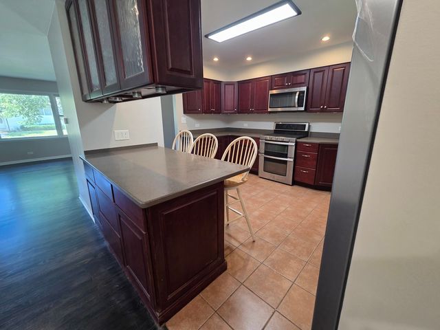 668 Lee Drive, Crystal Lake, IL 60014