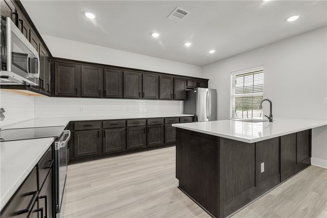 4042 Gunner Trail, College Station, TX 77845