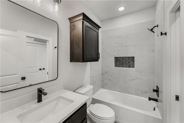 4042 Gunner Trail, College Station, TX 77845