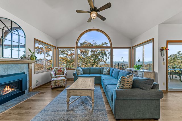 5227 Pioneer Road, Medford, OR 97501