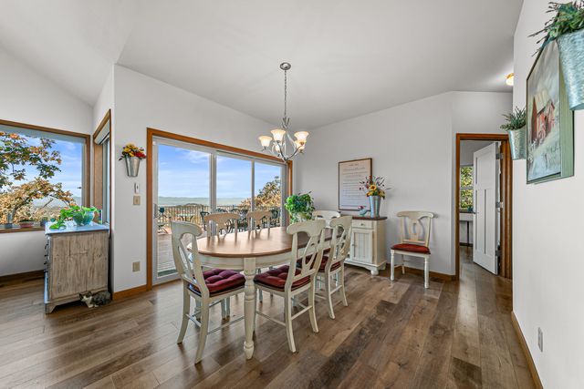 5227 Pioneer Road, Medford, OR 97501